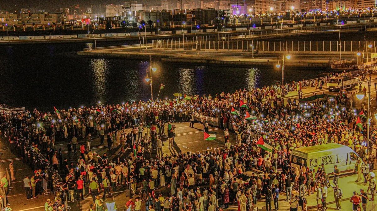 Binlerce Faslı, İsrail'e silah taşıyan gemilerin Tanca limanına yanaşmasına izin vermedi...