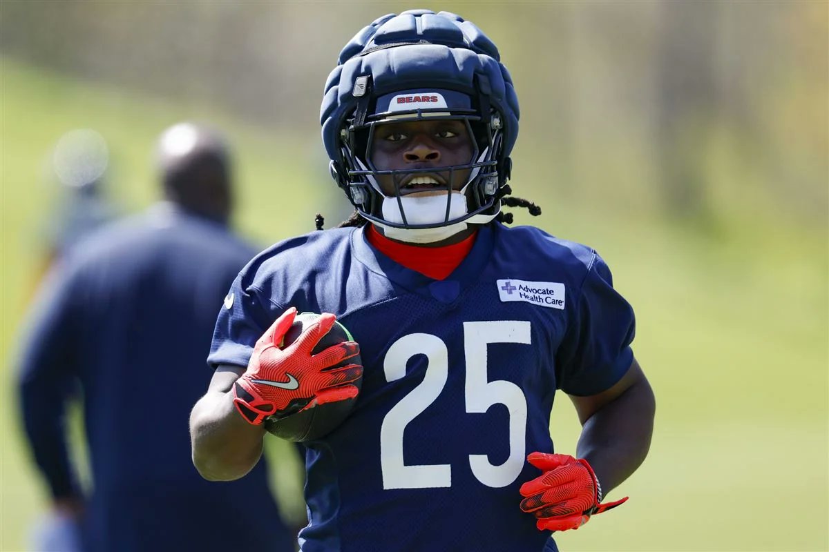 a1fantasy23's tweet image. 3) Kyle Monangai 🤫
• Hype building as of late, has gotten more first-team snaps and opportunity.
• Swift's metrics extremely poor last season
• Ben Johnson loves to use 2 RBs, just has to beat out Roschon.
The kid from Rutgers simply won't go away 👀