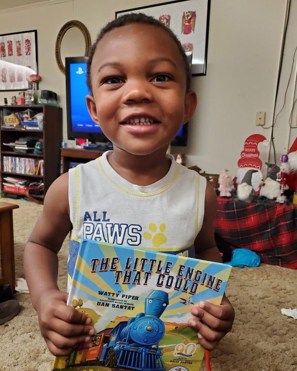 dollyslibrary's tweet image. Nothing is better than seeing your little one's excitement when the postman brings a new #ImaginationLibrary book! #DollysLibrary #ReadMore #SummerReading (📸: Lainie B.)