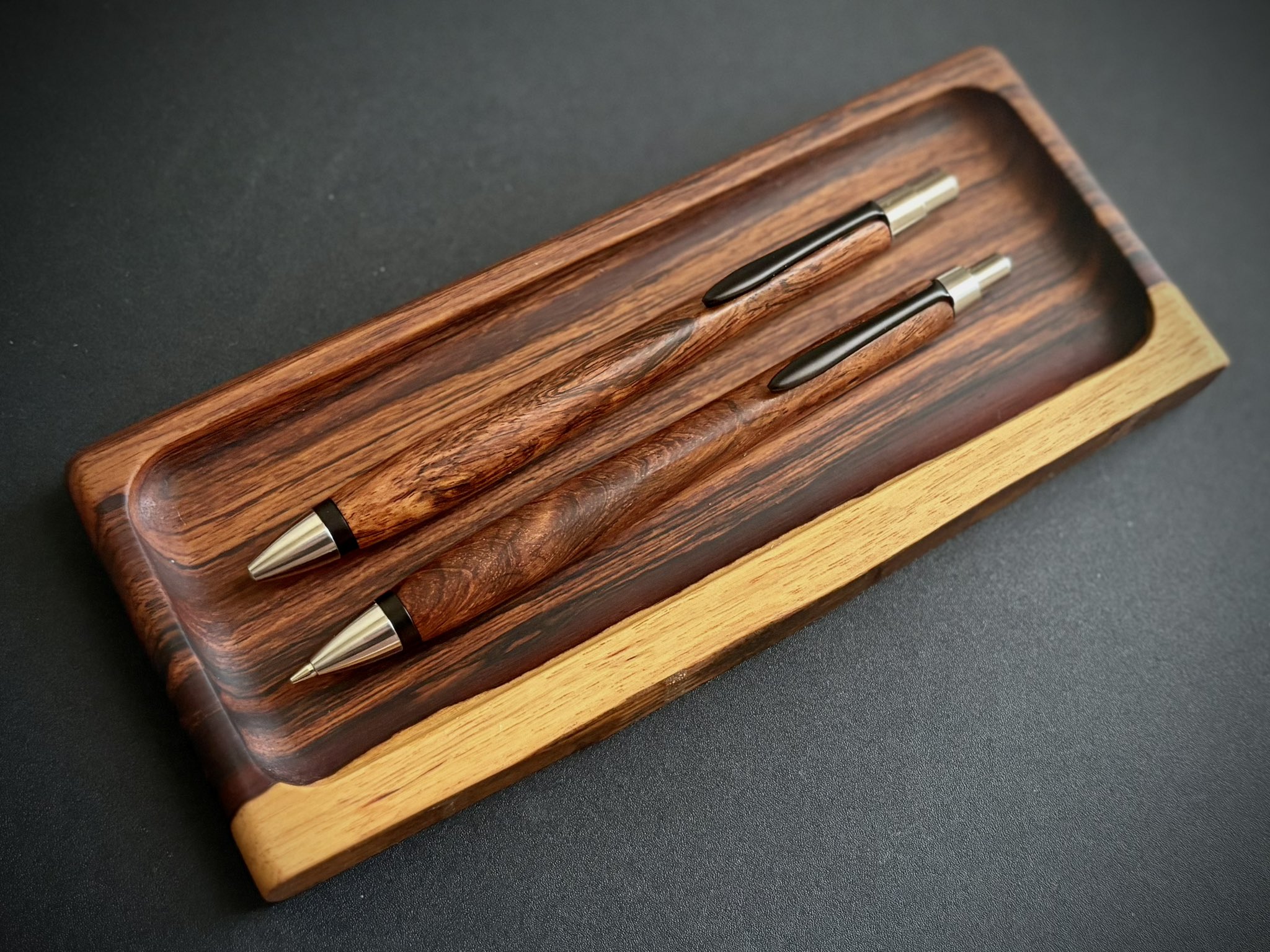 ウッドペンクラフト ボールペン 屋久杉浮造り国産漆錫•鶯 ウッドペン