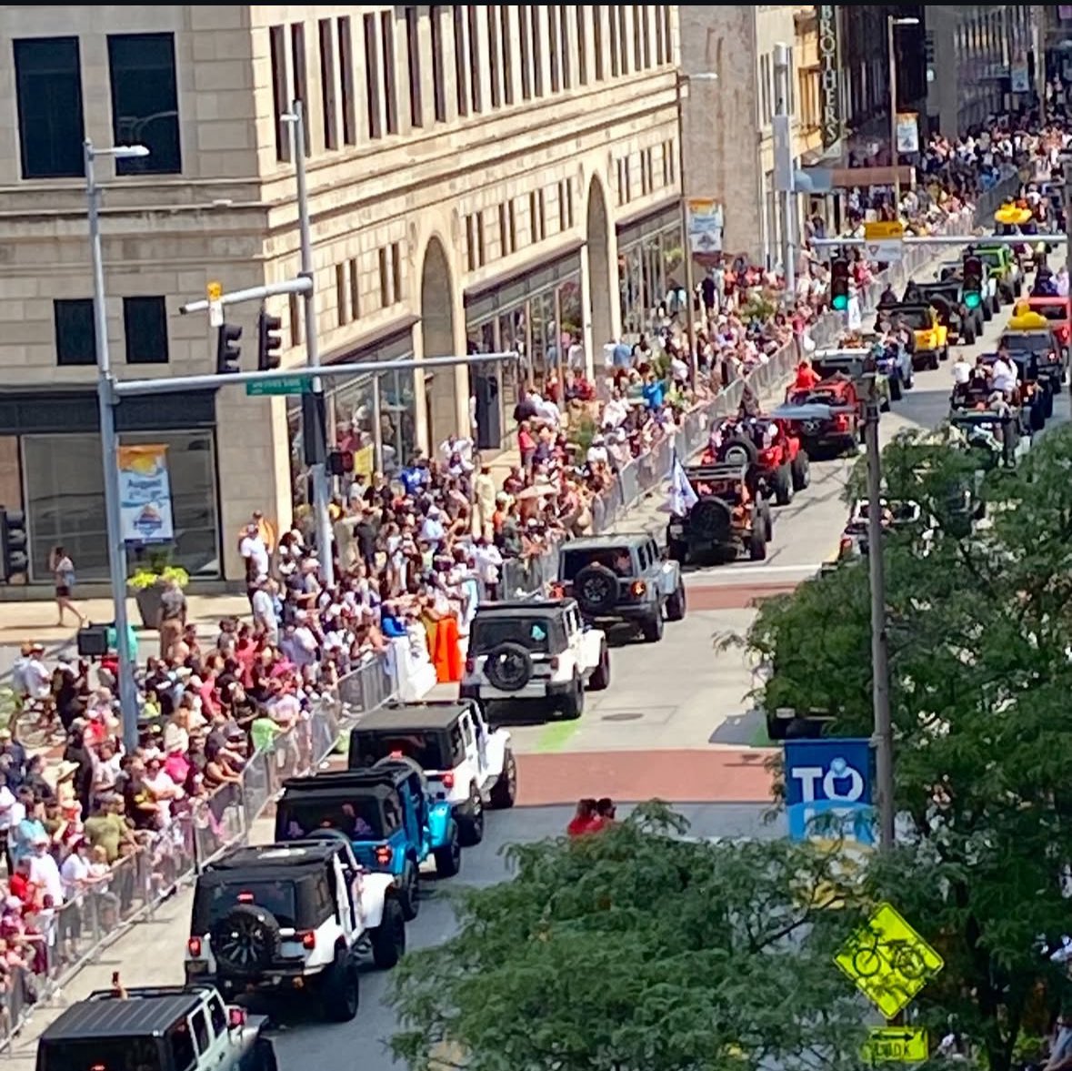 Built in Toledo. Celebrated in Toledo.

1,400 Jeeps deep in this year’s parade and nothing but good vibes all weekend. Jeep Fest shows what this city is all about. 🚀🛻