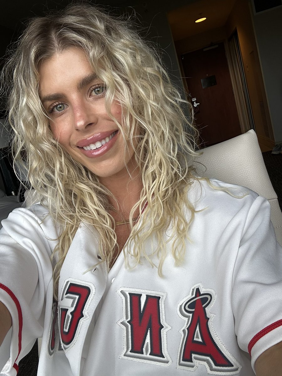 savanah2j's tweet image. needed this to have permanent spot on my timeline because I’m not sure my natural curls will ever go this hard again