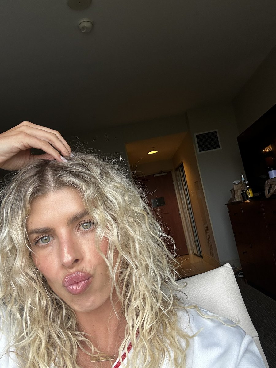 savanah2j's tweet image. needed this to have permanent spot on my timeline because I’m not sure my natural curls will ever go this hard again