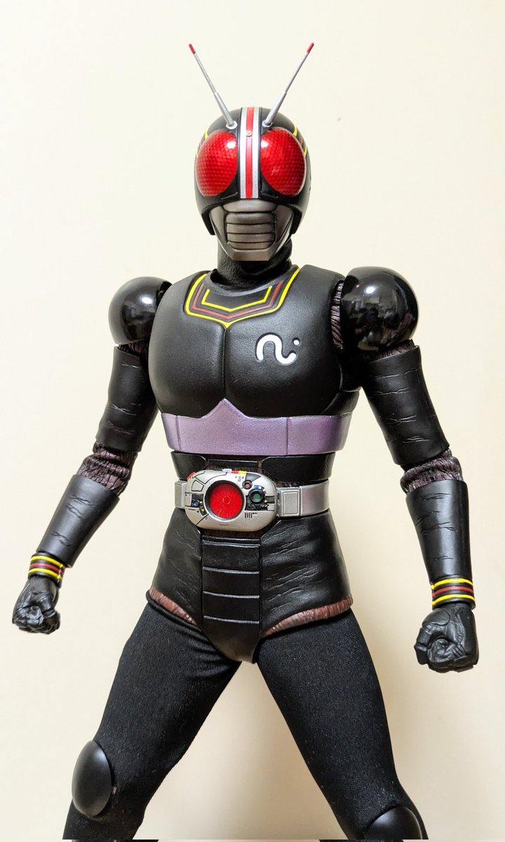 RAH　仮面ライダーBLACK 1.5
の修復が完了したぜ！！

首のスーツを作り直して
劣化した足の表面を綺麗に剥がして
ブーツの中にスポンジを入れてグラグラ状態を固定

足のスーツがアクション用みたいになって、劣化を気にしなくて良くなったぜ！
＼＼\\٩( 'ω' )و //／／