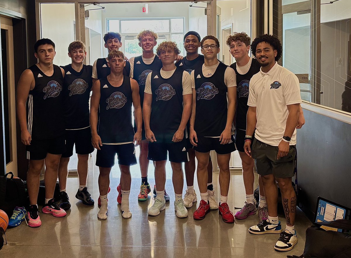 Thank you to <a href="/WichitaPadres/">Wichita Padres Basketball</a> for coaching Easton, Drew, Brooks, Tyler, and Arieous this last spring and summer!

<a href="/easton_peck/">Easton Peck</a>
<a href="/DrewHutchinson/">Drew Hutchinson</a>
<a href="/_BrooksBrown24/">Brooks Brown</a>
<a href="/00airfrm316/">Arieous Bell</a>

#AndoverHoops | ⚪️🔵