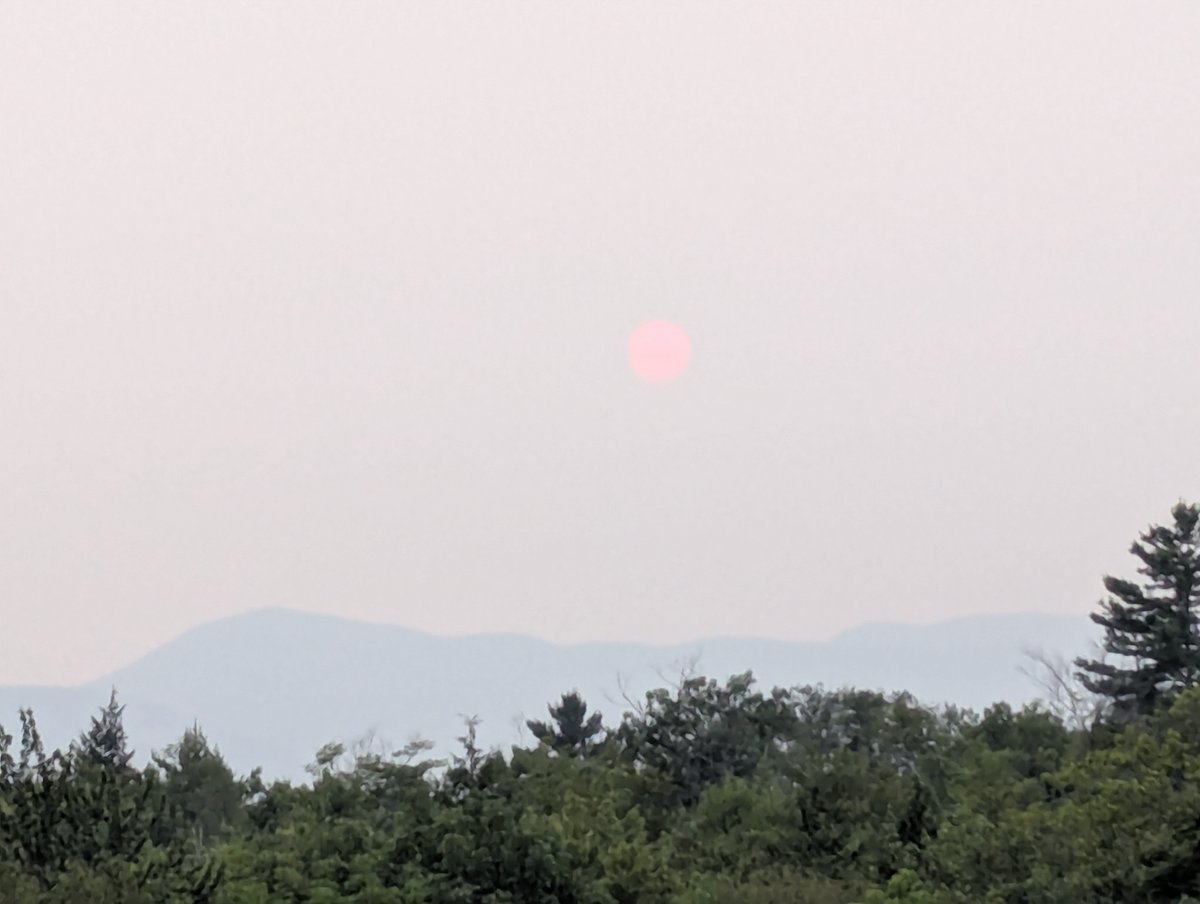Red sunset and red moonrise tonight <a href="/tuckerweather/">Tucker Antico</a> <a href="/WeatherGeoff/">Geoff Bansen, CBM</a>