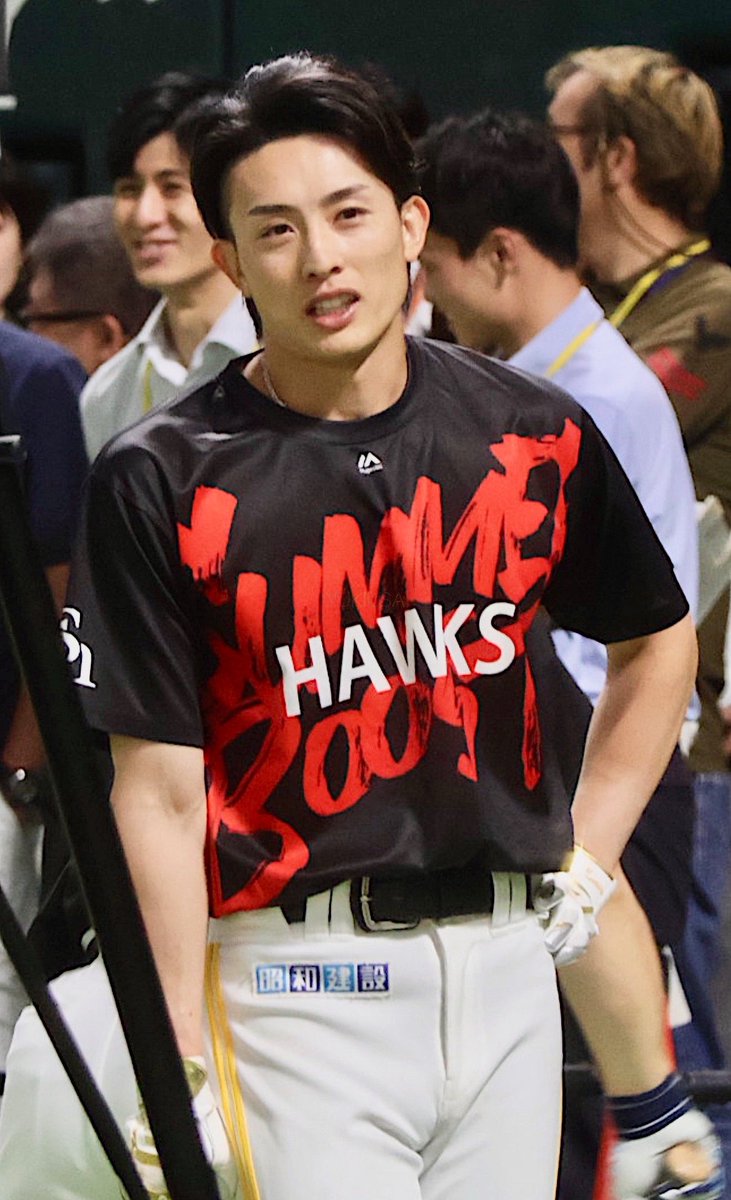 鷹祭SUMMER BOOST 2025
お疲れ様でした！
今週は明日からのロッテ3連戦の後、
首位攻防戦再び！
鷹祭の勢いそのままに勝って
一気にゲーム差開きたいなぁ…
佑京さんはまた移動で腰痛めないように
気をつけて頂きたい🙏🏻💦

#周東佑京 選手
#sbhawks