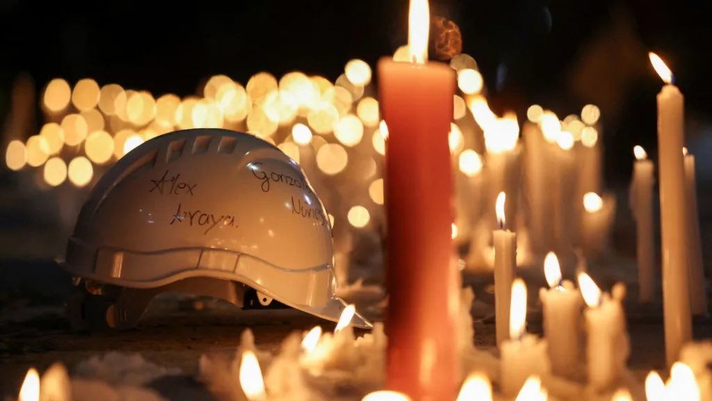 Seis personas perdieron la vida cumpliendo su labor en la mina El Teniente. Esta tragedia enluta a todo Chile.
Mi solidaridad y respeto para sus familias, colegas y la comunidad minera.
Espero que se investigue a fondo lo ocurrido y, si hay responsabilidades, exista justicia.

🖤