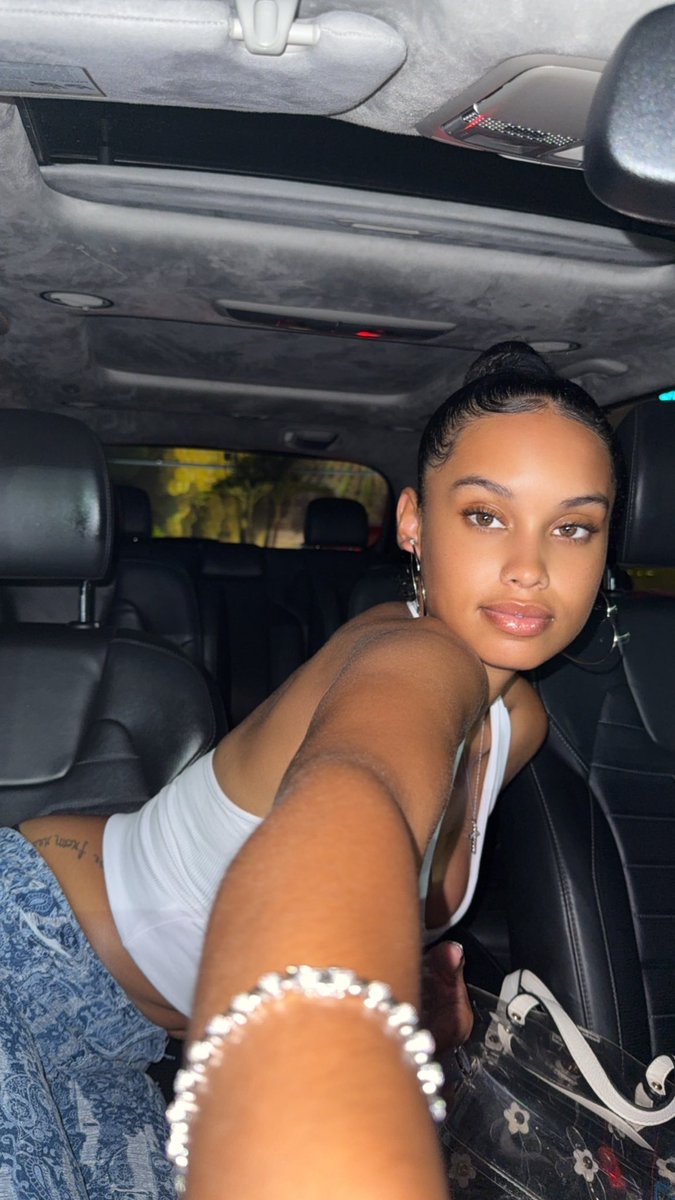 _AmberDenisee tweet media