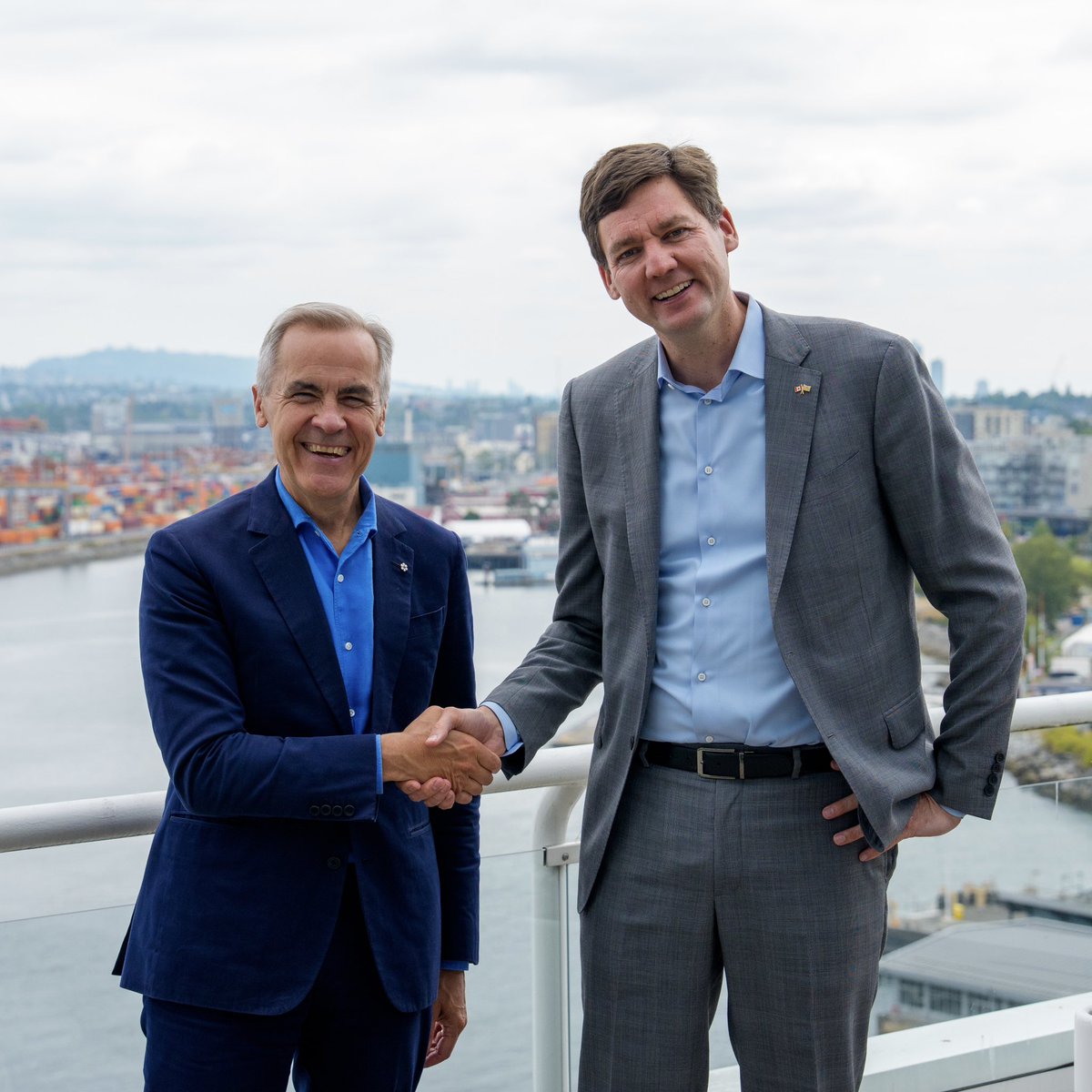 MarkJCarney's tweet image. Met with Premier @Dave_Eby in Vancouver today. 

We discussed getting major projects built and supporting B.C. industries, like softwood lumber, in the face of a rapidly shifting global trade landscape. We’re going to build big things in Canada again — with Canadian materials and…