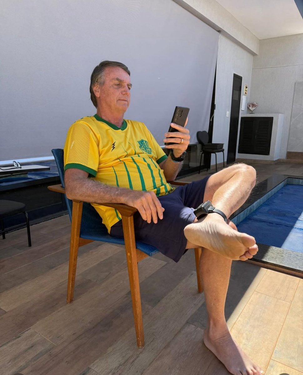 Entendam uma coisa: mesmo com o <a href="/jairbolsonaro/">Jair M. Bolsonaro</a> sentado em casa, ele ainda consegue colocar mais gente nas ruas do que qualquer um que está no poder!