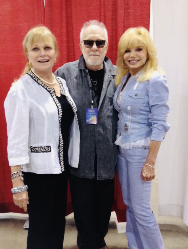 RIP Loni Anderson! She was one of the nicest actresses in the business. She was a beautiful legendary icon! They’ll never be another Loni. I miss her. ❤️
Here’s Loni,Howard and me. 💔