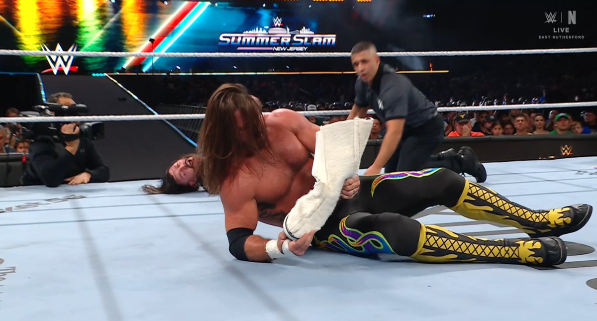 Dominik's boot came off and he's free 😭
#SummerSlam