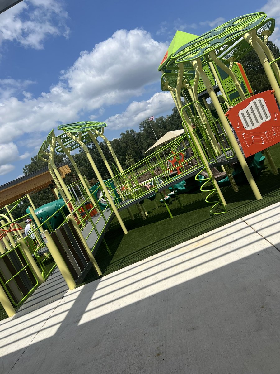 The new <a href="/StarkvilleParks/">Starkville Parks and Recreation</a> facility is amazing! Thanks <a href="/lynn_spruill/">Lynn Spruill</a> and all those that made it a reality! #starkville #park #newdigs