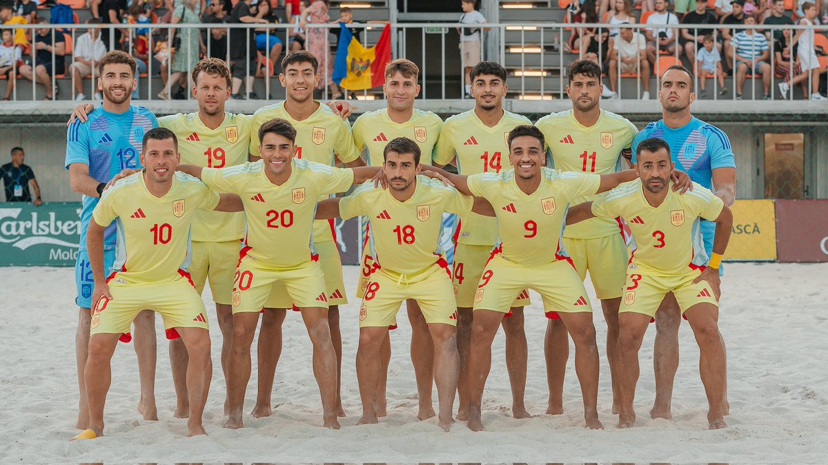 ✍️ 'España concluye invicta la fase de grupos de la EBSL 2025'.

La <a href="/SEFutbol/">Selección Española Masculina de Fútbol</a> Playa logra la clasificación para la SUPERFINAL con pleno de victorias en sus partidos de la 𝗘𝘂𝗿𝗼 𝗕𝗲𝗮𝗰𝗵 𝗦𝗼𝗰𝗰𝗲𝗿 𝗟𝗲𝗮𝗴𝘂𝗲 𝟮𝟬𝟮𝟱.

ℹ️ rfef.es/es/noticias/es…

#FútbolPlayaRFEF
