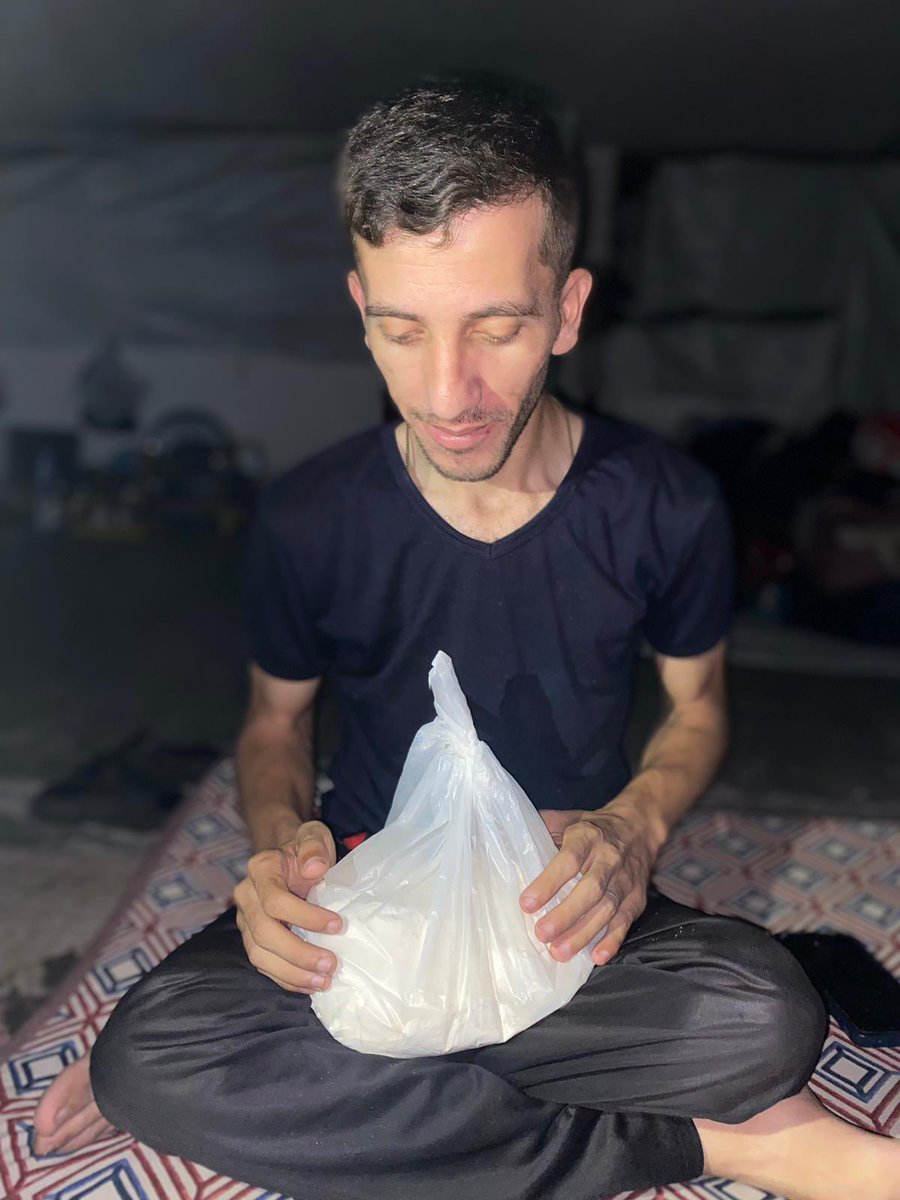 My brother Mohammed was in front of the tent.

A man gave him two kilos of flour 😍

The price of a kilo is very high.

This man made my brother Mohammed happy. Please return his smile as well.
Share, quote, donate.
<a href="/louis_alday/">louis alday</a>
<a href="/olive/">olive</a>
gofund.me/a98eaf47