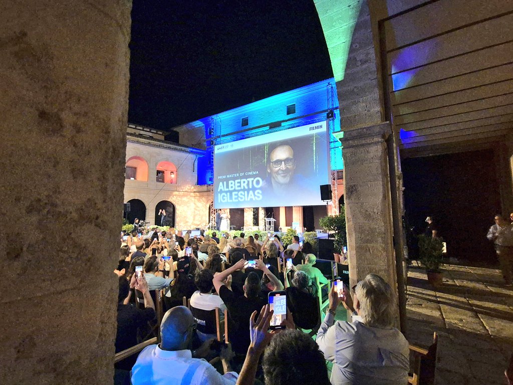 L'Atlàntida Mallorca Film Festival ens sorpren any rere any amb més creativitat, més innovació i més qualitat. 

Un luxe per a Mallorca comptar amb aquesta mostra de cinema i cultura, i un plaer per a mi assistir a la cloenda d'aquesta 15a edicició.