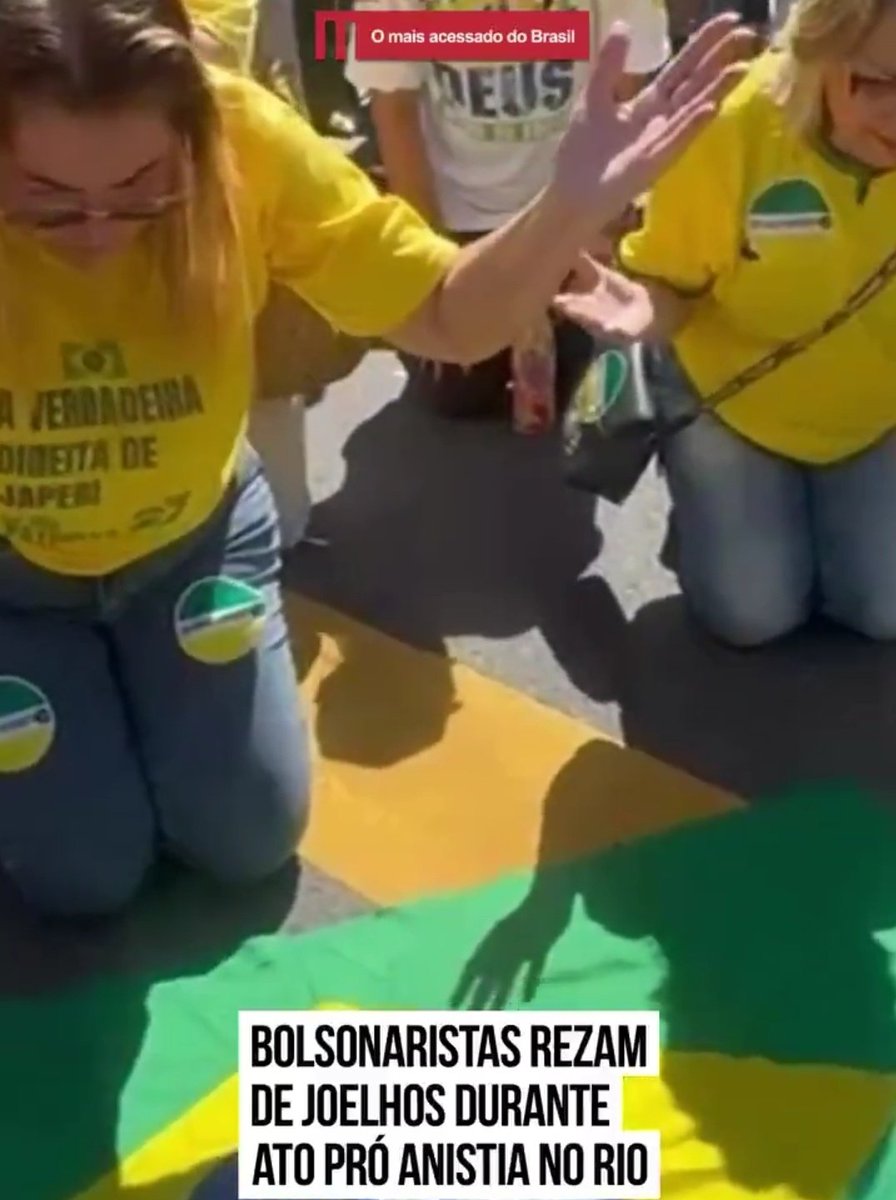 Eles oraram para Bolsonaro ganhar a eleição. Oraram para o Exército dar golpe. Oraram para pneu. Oraram pedindo intervenção dos EUA. Quanto mais oram mais piora a situação do mito deles porque se ele não parar de cometer crimes a justiça humana e de Deus vai continuar a ser feita
