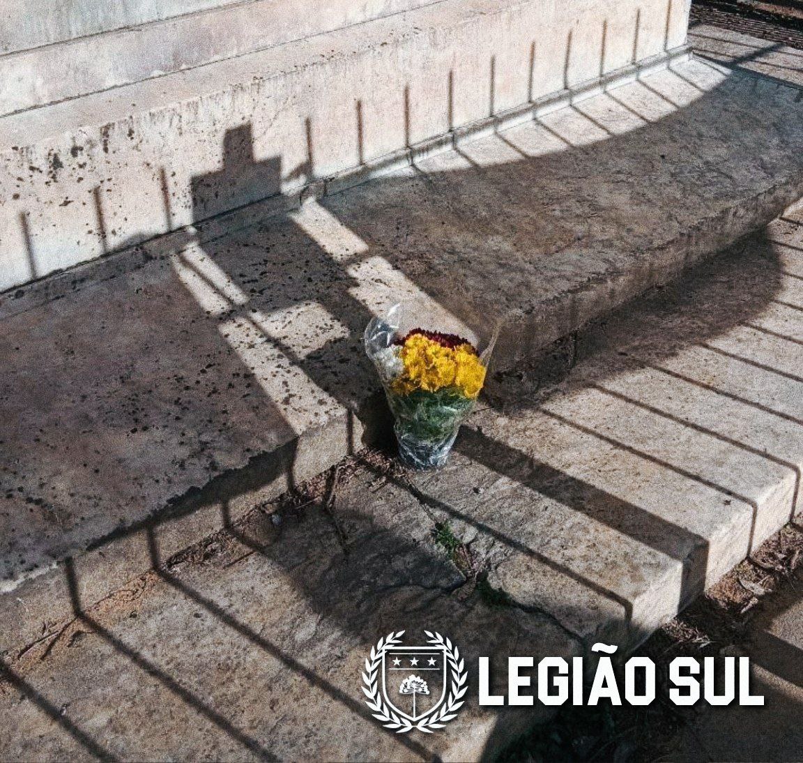 ALegiaoSul's tweet photo. "Quando os ventos livres dos pampas fizeram tremular as  flâmulas rebeldes dos farrapos imortais, Santa Catarina  recebeu com entusiasmo o movimento. Laguna, transformada na república juliana, converteu-se na sentinela avançada dos ideais que incendiaram a alma guerreira de Bento Gonçalves, Canabarro, Anita e Giuseppe Garibaldi"

~ Jorge Lacerda

📍Praça Garibaldi, Porto Alegre 🇨🇬