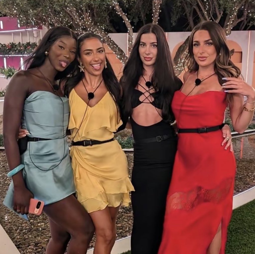pippea22's tweet photo. WHAT A FUCKING GREAT DAYYY HAHAHAHAHHAHAH BYEEEEE #LoveIsland #LoveIslandUK https://t.co/ECyvXGkQyx