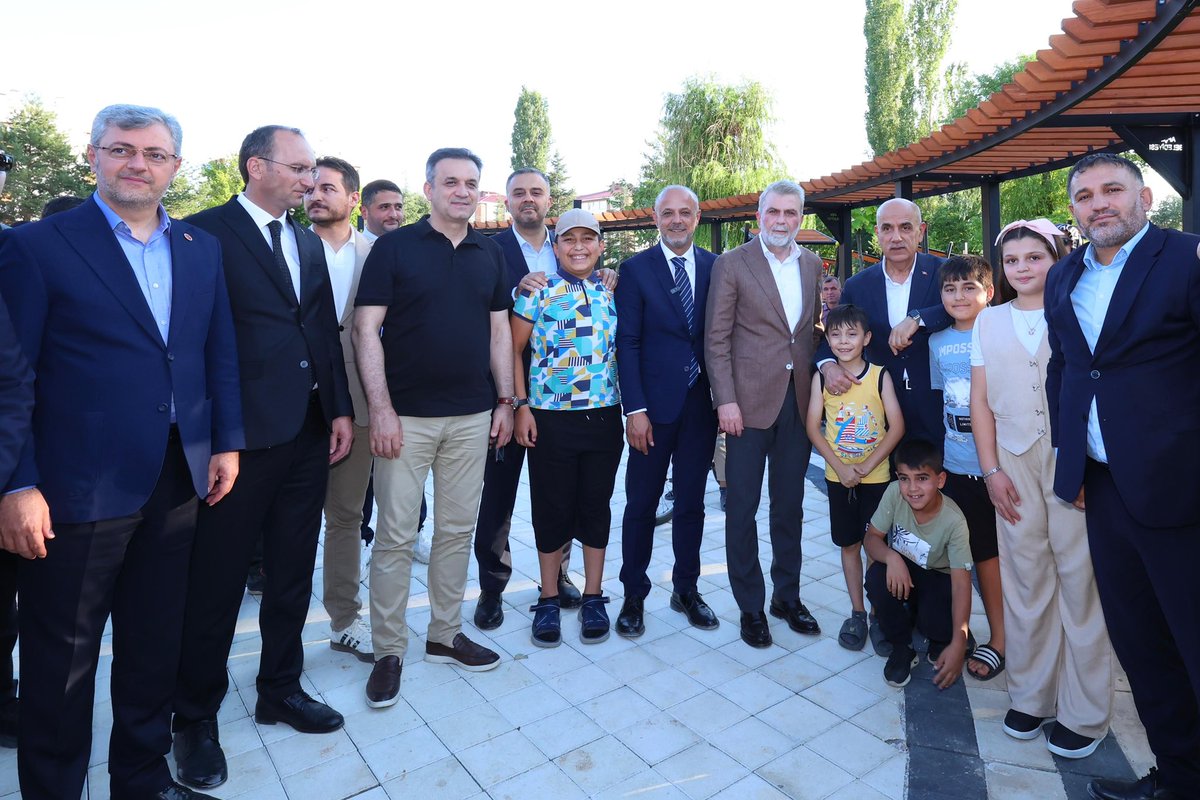 Bir dizi temel atma ve açılış programlarına katılmak üzere güzide ilçelerimizden Afşin’deyiz.

Afşin Belediye Hizmet Binamızın temel atma,    Atatürk Parkı ve Sosyal Tesisi’nin ise açılış törenini gerçekleştirdik.

Başkanımız <a href="/koraykra/">Koray Kıraç</a> ve ekibini tebrik ediyor, başarılarının