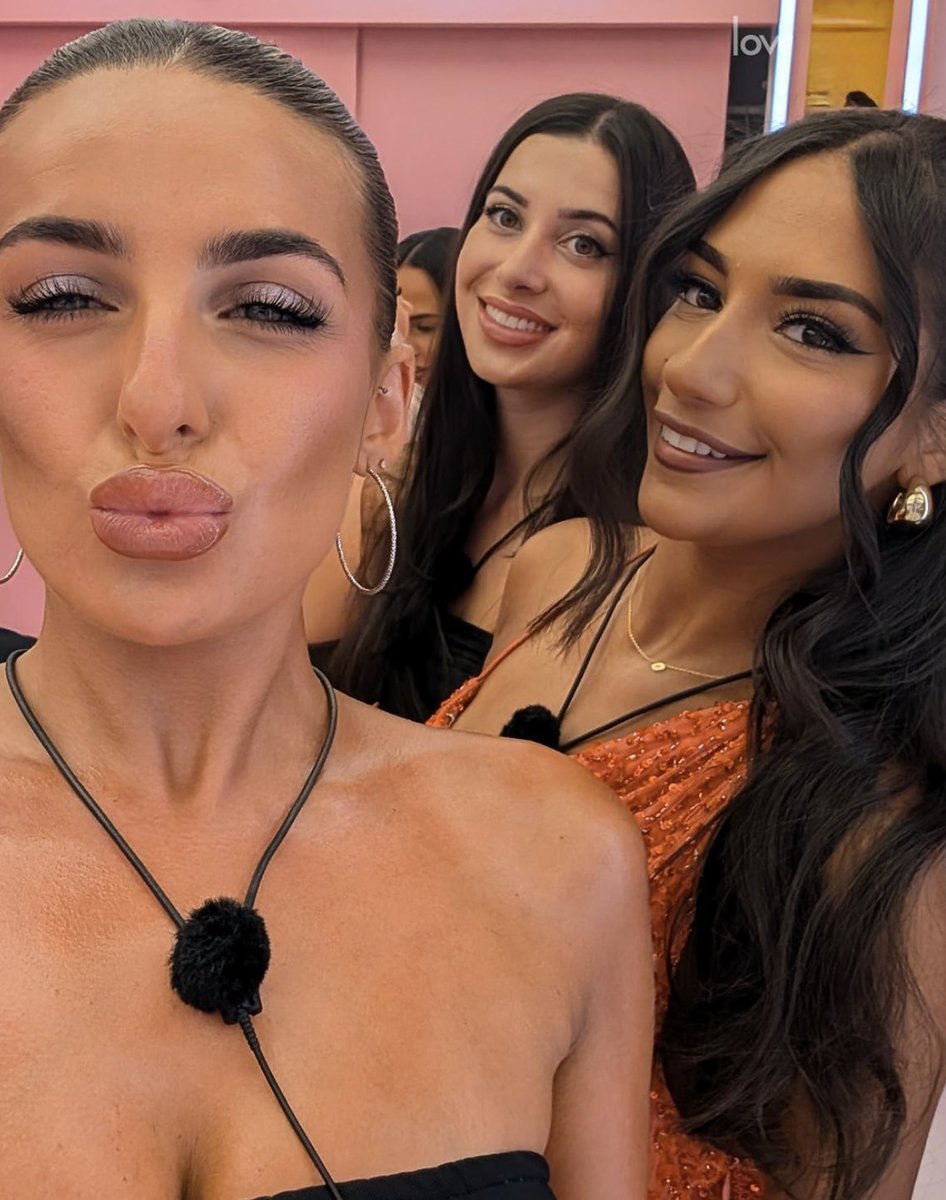 THE IT GIRLS THROUGH TO THE FINALL  #LoveIsland