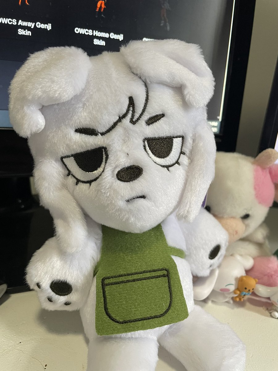 bf just surprised me with <a href="/bearsockz/">🐶🦴🔜 bed 💤</a> plushie????? BEST DAYYY