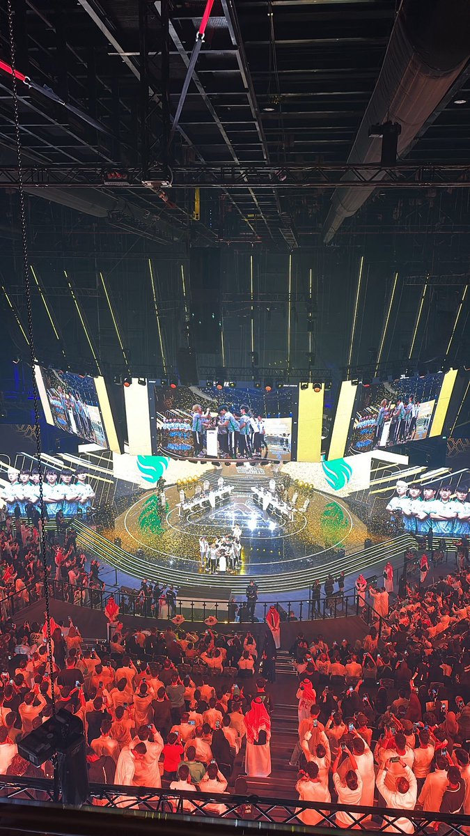 الحمدلله يارب.

ابطال كاس العالم للعبة اوفرواتش، بعد ظروف كثيره مر فيها الفريق باوفرواتش رجعنا واثبتنا للجميع من هو افضل فريق باللعبه.

الحمدلله وباذن الله كاس العالم ماراح يطلع من الرياض 💚

<a href="/Th_ugnasty/">Chris</a> the goat 🐐