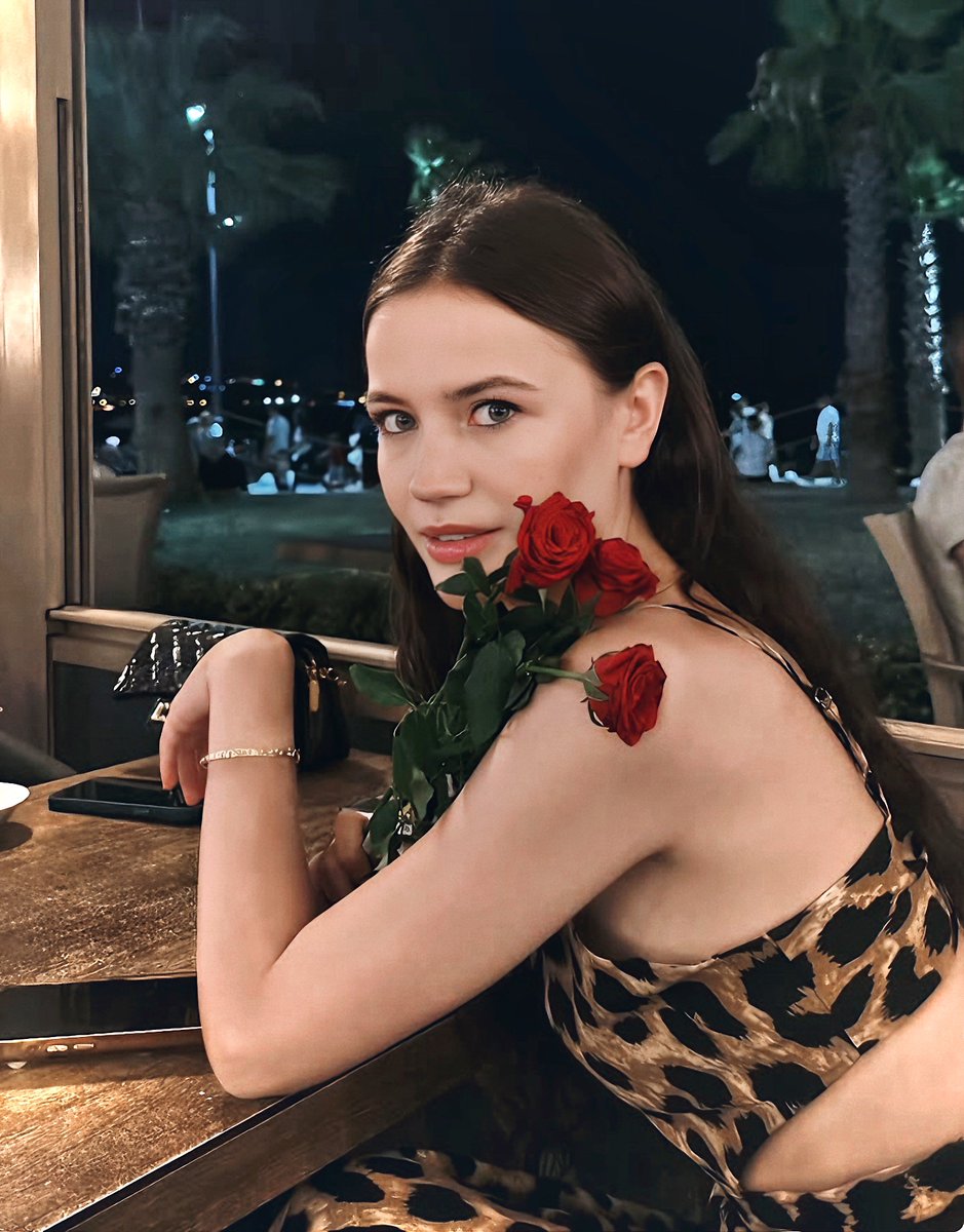 —— büyüleyici güzellik.. 💋ྀིྀི🥂