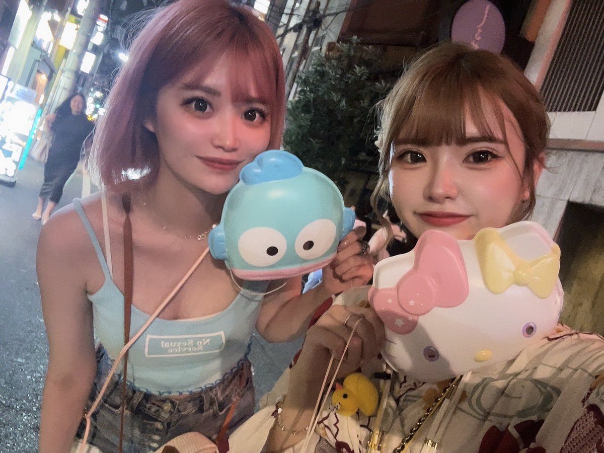 そういやたまたま天神でみずきちゃんと
合流してそのまま一緒に遊んでた✌️
キティみずきとハンギョドンまどか🍎🐟
（もちろん本気で遊びたいので浴衣など着ない）