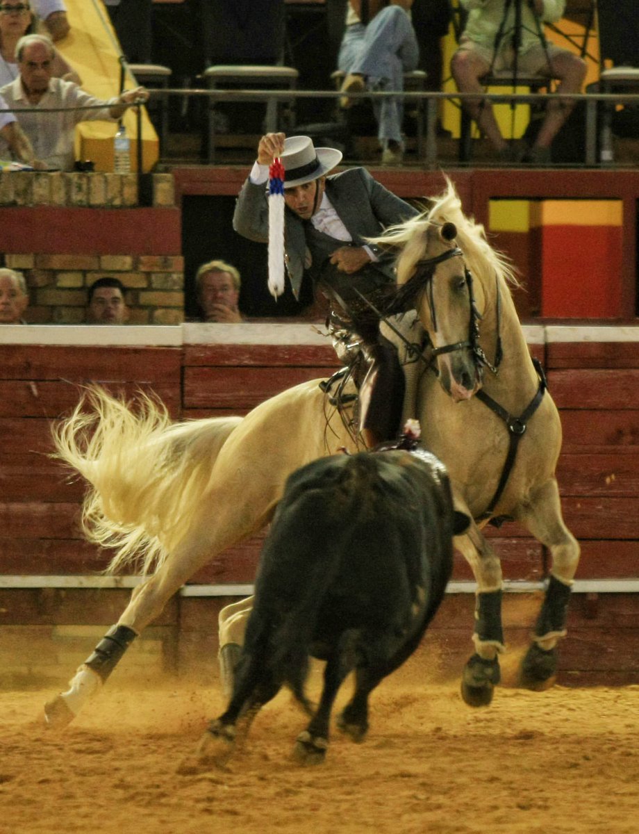 Portal Taurino (@portaltaurino) on Twitter photo Avance Huelva gran faena de Diego <a href="/InfoDVentura/">Info Diego Ventura</a> al 5° de <a href="/FermnBohorquez/">Fermín Bohórquez</a> poniendo la Plaza en pie con "Nivaldo" para cortar dos orejas a pesar de un pinchazo final. Antes Sergio <a href="/SGalanOficial/">Sergio Galán</a> estuvo bien con el 4° pero falló al final y fue ovacionado <a href="/portaltaurino/">Portal Taurino</a> Avance Huelva gran faena de Diego <a href="/InfoDVentura/">Info Diego Ventura</a> al 5° de <a href="/FermnBohorquez/">Fermín Bohórquez</a> poniendo la Plaza en pie con "Nivaldo" para cortar dos orejas a pesar de un pinchazo final. Antes Sergio <a href="/SGalanOficial/">Sergio Galán</a> estuvo bien con el 4° pero falló al final y fue ovacionado <a href="/portaltaurino/">Portal Taurino</a>