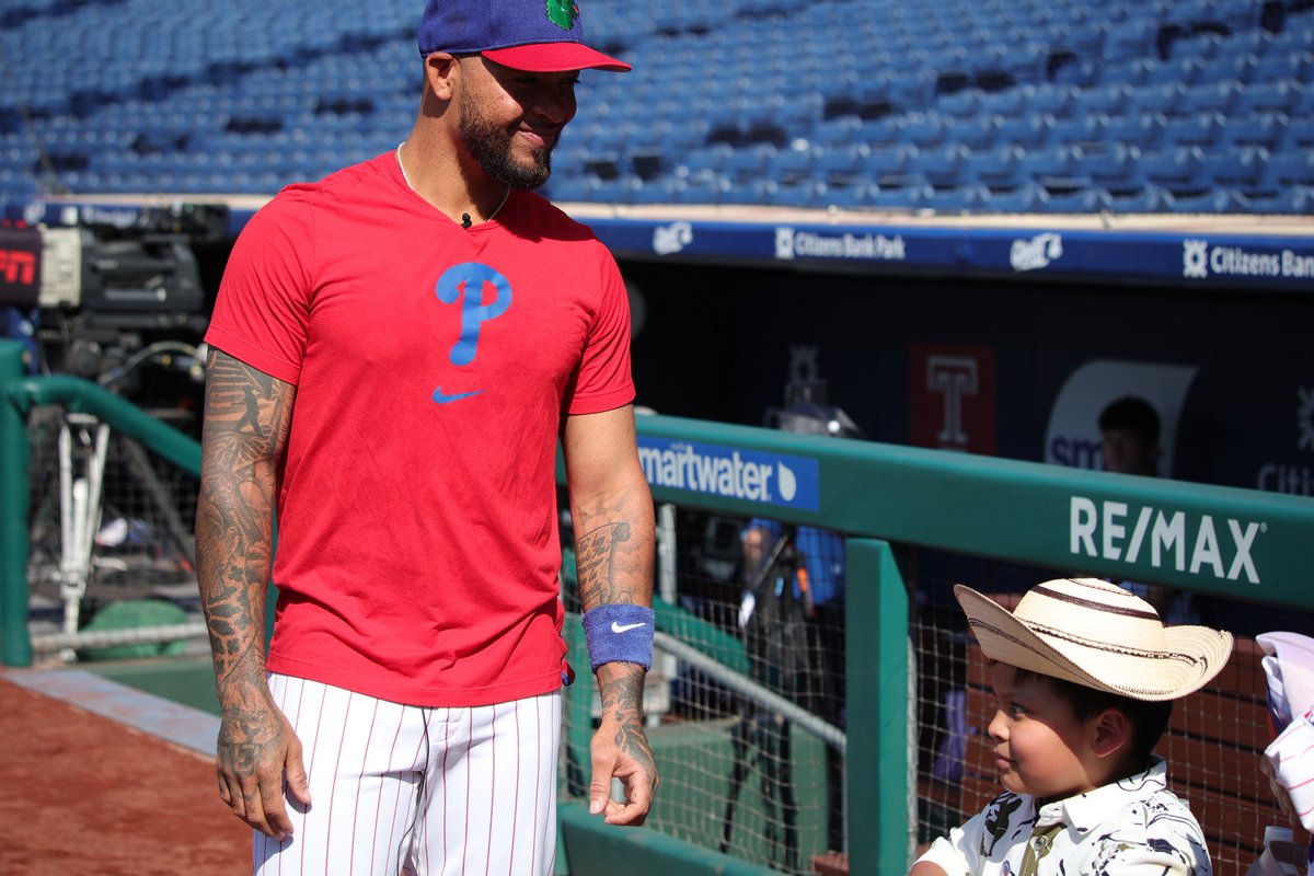 Dylan, 9, is here from Panama to receive treatment for cerebral palsy. 

He wanted to meet fellow Panamanian Edmundo Sosa, and Sosa wanted to meet him too. 

📸: <a href="/GraceDelPizzo/">Grace Del Pizzo</a>