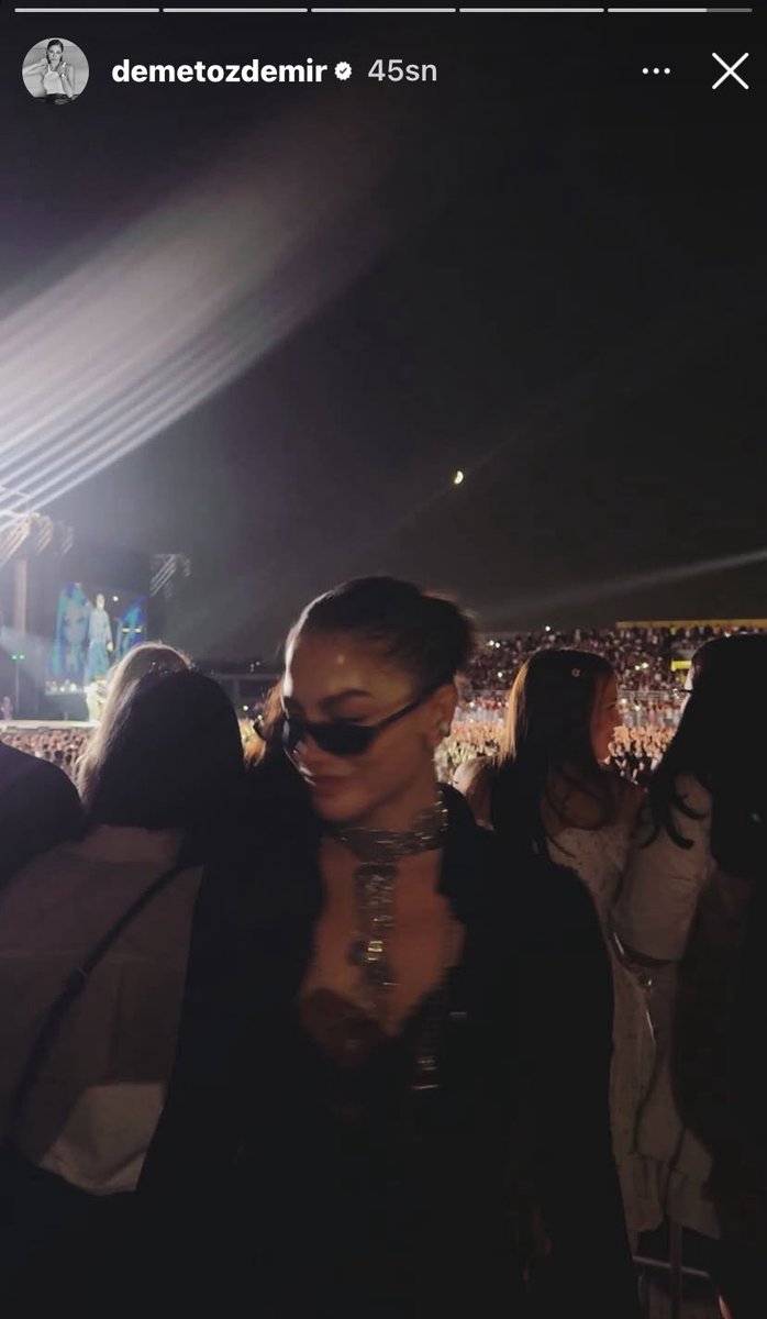 Bazen arkadaki kızlardan biri olmak istersin işte..😭🤏🏻