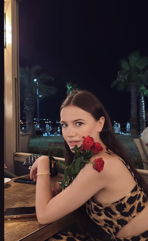 Yıldızlar kadar eşsiz nadide bir  zümrüt..💖💫

#YağmurYüksel