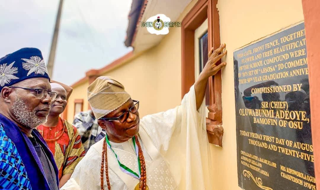 Old Students Donate Corps Lodge To Osun School 
facebook.com/share/p/1BvG5W…