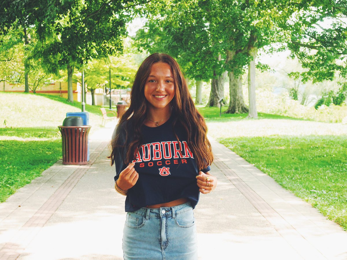 khloec26's tweet image. @AuburnSoccer 31’
A dream come true🧡💙
WDE @AUCoachJames @AU_DCeranic @Kelly_Madsen23