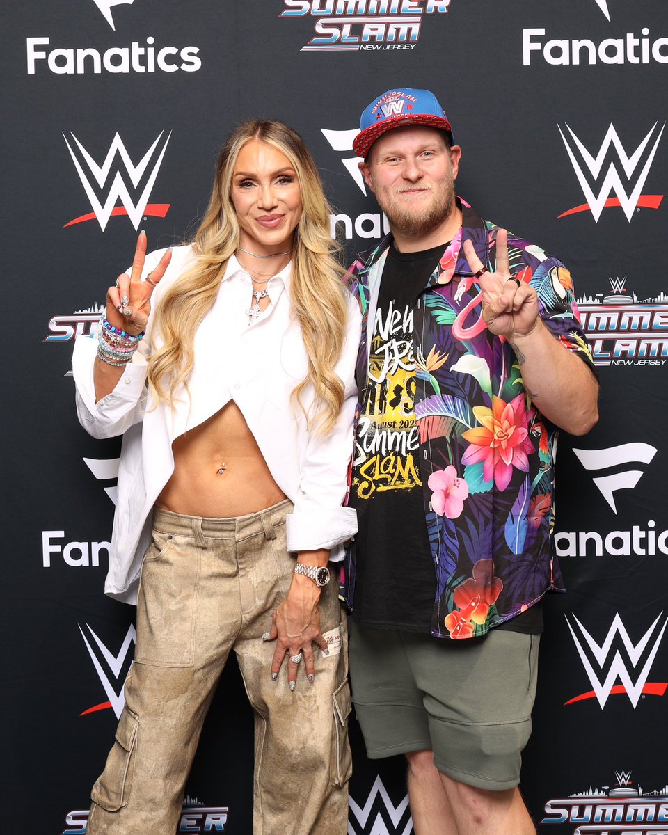 RatedJames's tweet photo. Flew in from the uk! To get this opportunity!!! Wooooooo!! thanks for the memories @MsCharlotteWWE that will last an lifetime! #alwaysthequeen https://t.co/yXaoRit5lL