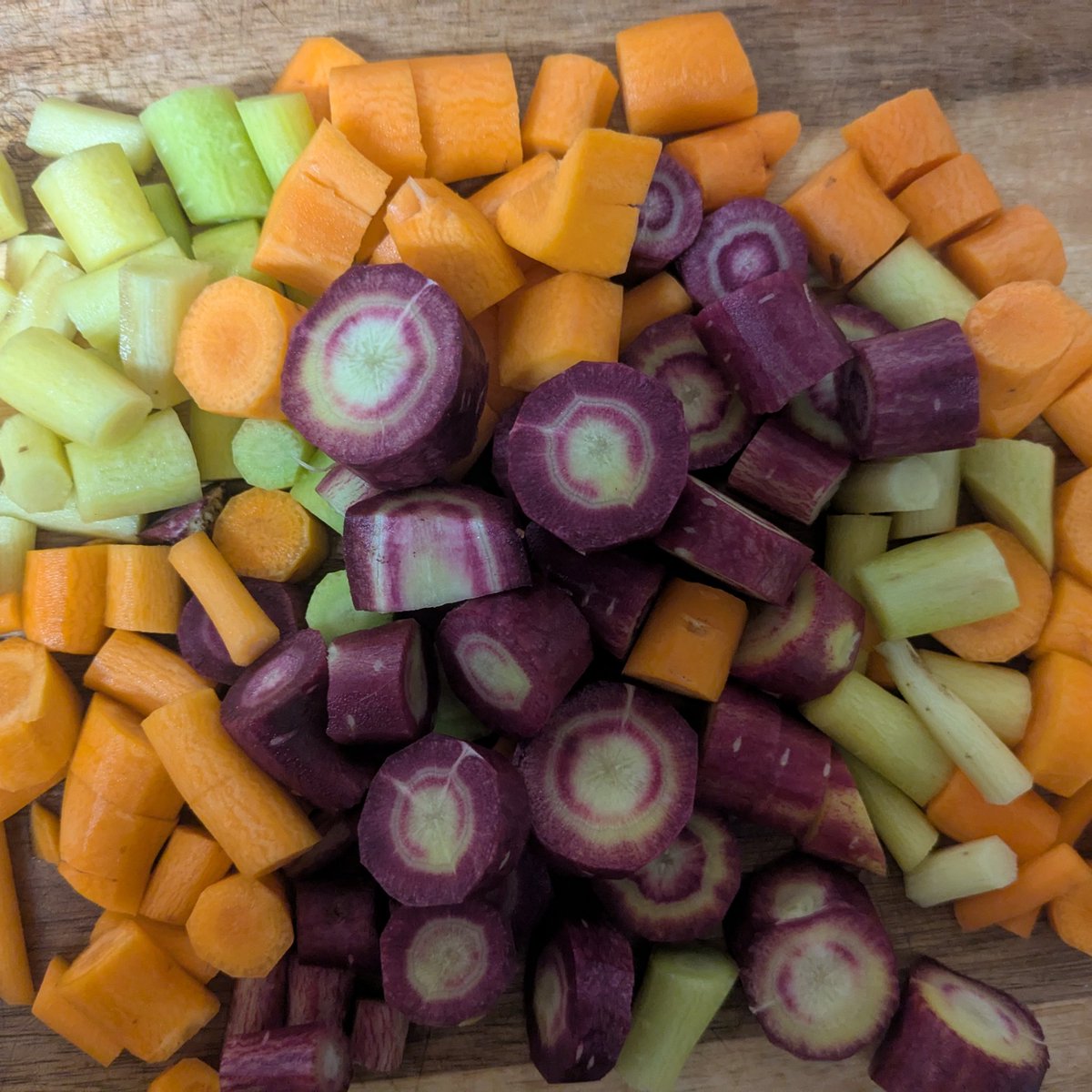 Marianne Wright (@mair__wright) on Twitter photo Beets and carrots from our garden, looking very pretty on their way to being roasted Beets and carrots from our garden, looking very pretty on their way to being roasted