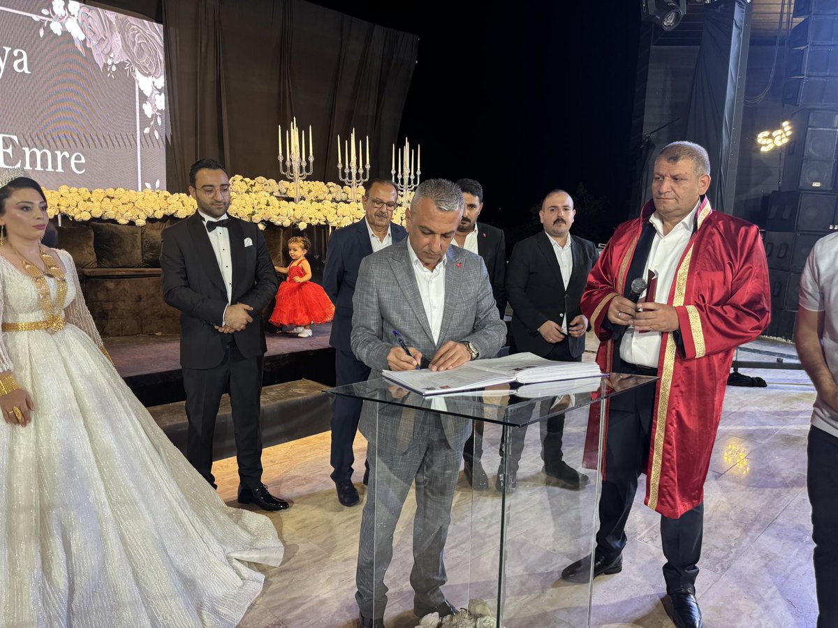 Sanliurfa_MHP's tweet photo. İl Başkan Yardımcımız Sn. Mahmut Çiftçi, Karaköprü İlçe Başkanımız Sn. İdris Cesur,Haliliye İlçe Başkanımız Sn. Ali Demir,Haliliye Ülkü Ocakları Başkanı Sn. Sudan Bucak ve teşkilat mensuplarımız ile birlikte Teksöz & Çayan ailelerinin düğün merasimine katılım sağladılar.

Genç çiftimize bir ömür boyu mutluluklar diliyoruz.
@MHP_Bilgi @E_SemihYalcin @mgmahmutgunes @Sanliurfa_MHP