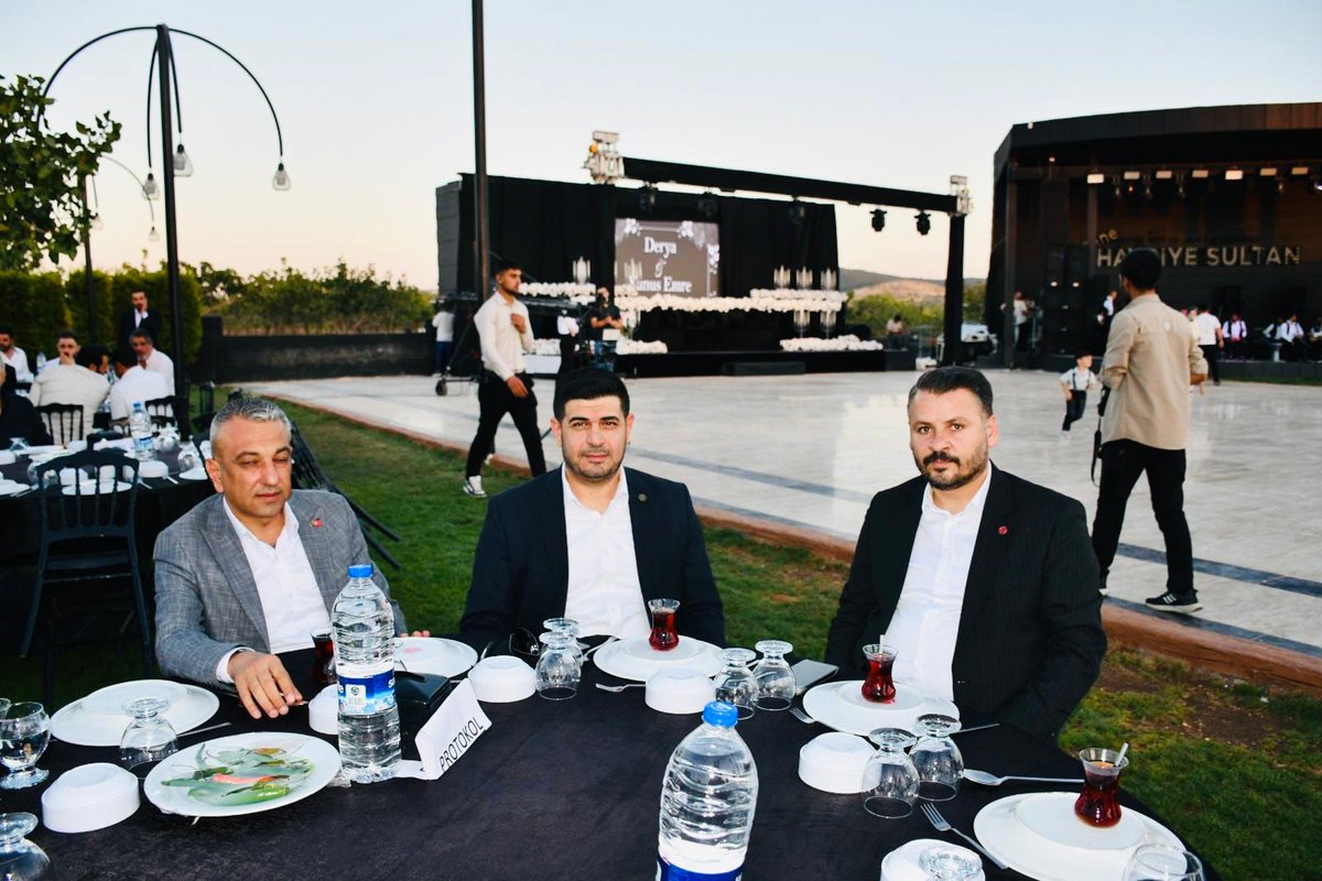 Sanliurfa_MHP's tweet photo. İl Başkan Yardımcımız Sn. Mahmut Çiftçi, Karaköprü İlçe Başkanımız Sn. İdris Cesur,Haliliye İlçe Başkanımız Sn. Ali Demir,Haliliye Ülkü Ocakları Başkanı Sn. Sudan Bucak ve teşkilat mensuplarımız ile birlikte Teksöz & Çayan ailelerinin düğün merasimine katılım sağladılar.

Genç çiftimize bir ömür boyu mutluluklar diliyoruz.
@MHP_Bilgi @E_SemihYalcin @mgmahmutgunes @Sanliurfa_MHP