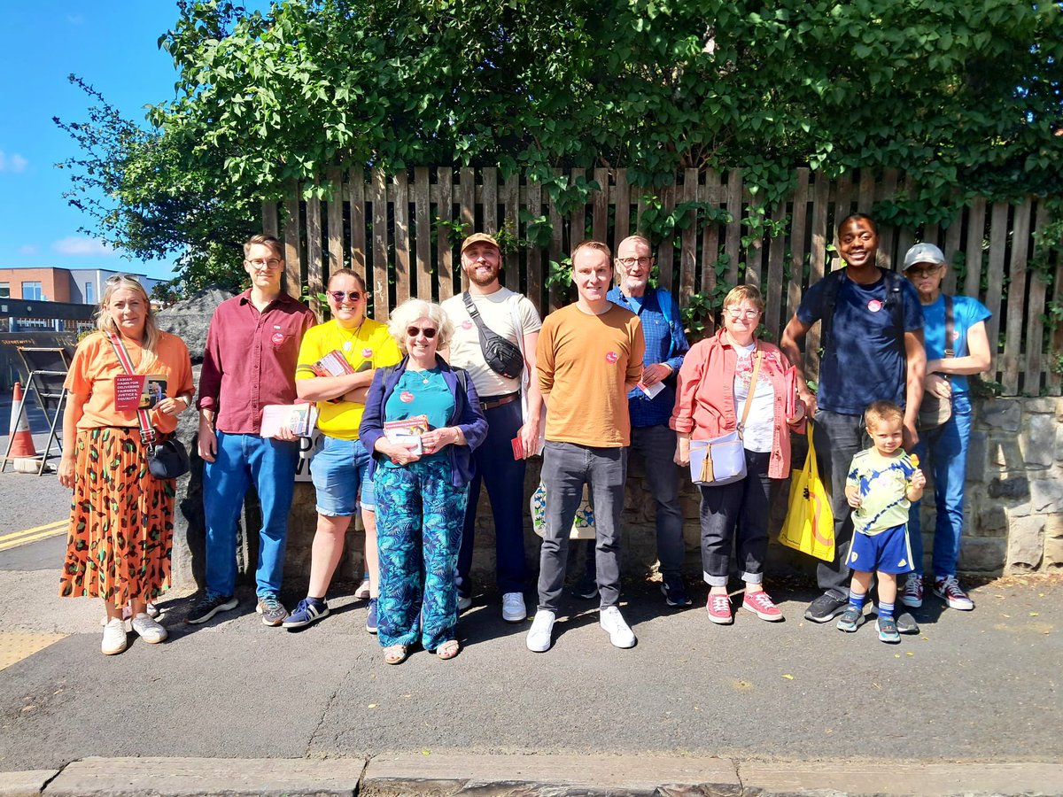 We’ve been listening to Roundhay residents’ hopes &amp; concerns for the neighbourhood this weekend.

Lots of good chats &amp; some local issues that <a href="/RoundhayLabour/">Roundhay Labour Party</a> will follow up. 

🌹We are the only party on the streets in all Leeds North East wards, all year round.
#LabourDoorstep