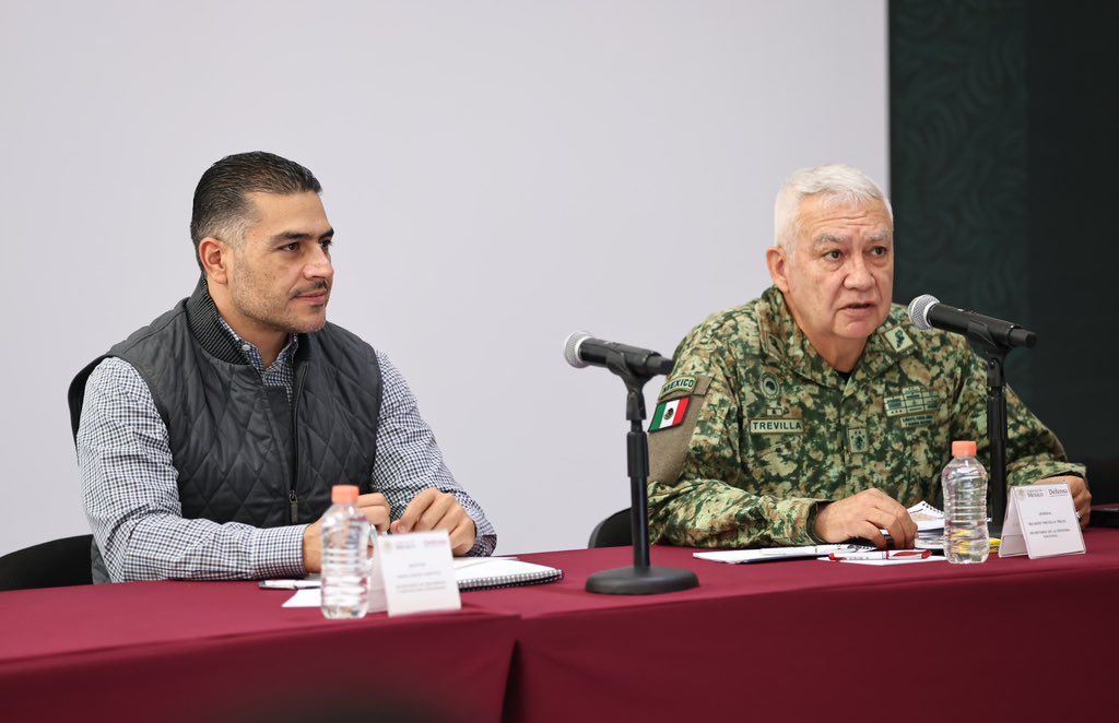 Por instrucciones de la Presidenta <a href="/Claudiashein/">Claudia Sheinbaum Pardo</a>, el Gabinete de Seguridad estará cada 15 días en #Sinaloa para informar avances.
En las últimas dos semanas:
65 detenidos
116 armas aseguradas
24 mil cartuchos
9 laboratorios desmantelados
Casi 10 toneladas de droga incautada.