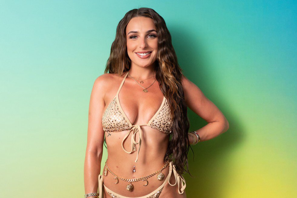 fansvfavourites's tweet image. we’ve kinda glossed over the fact that they’re all in the final and they’re going to be the top 3… like this is the stuff of DREAMS #LoveIsland