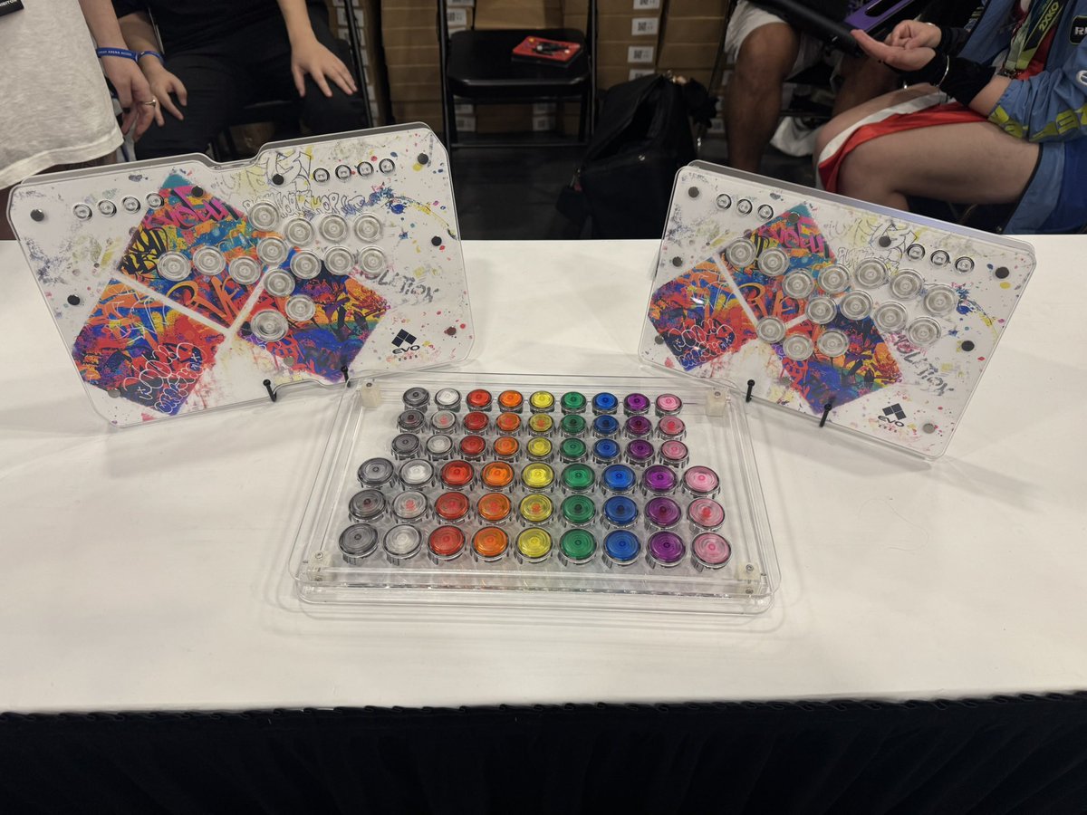 Only have a few more of the limited edition leverless controllers in stock! Can get either layout in either size or come grab some of the v1/2 buttons!

Located at c56 near the official evo merch booth !!!