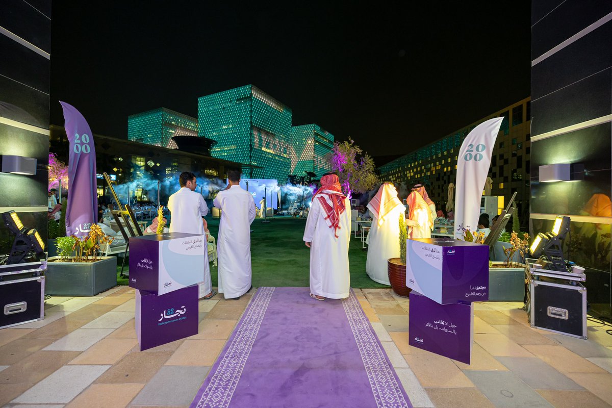 أديم || مصممة جرافيك tweet media