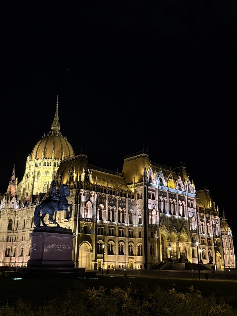 albertomp90's tweet photo. Turismo exprés 🇭🇺 https://t.co/Qj9f2RrFp0