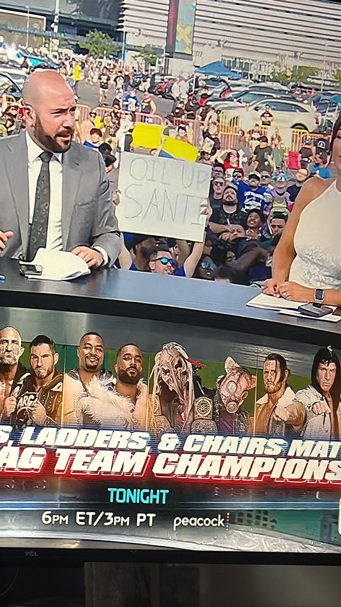 zzuhxx's tweet photo. #putsanchointhethumbnail @MrSantiZap @SanchoWest some funny ass signs at the pre-show tonight😭 https://t.co/D3wApHOc6U