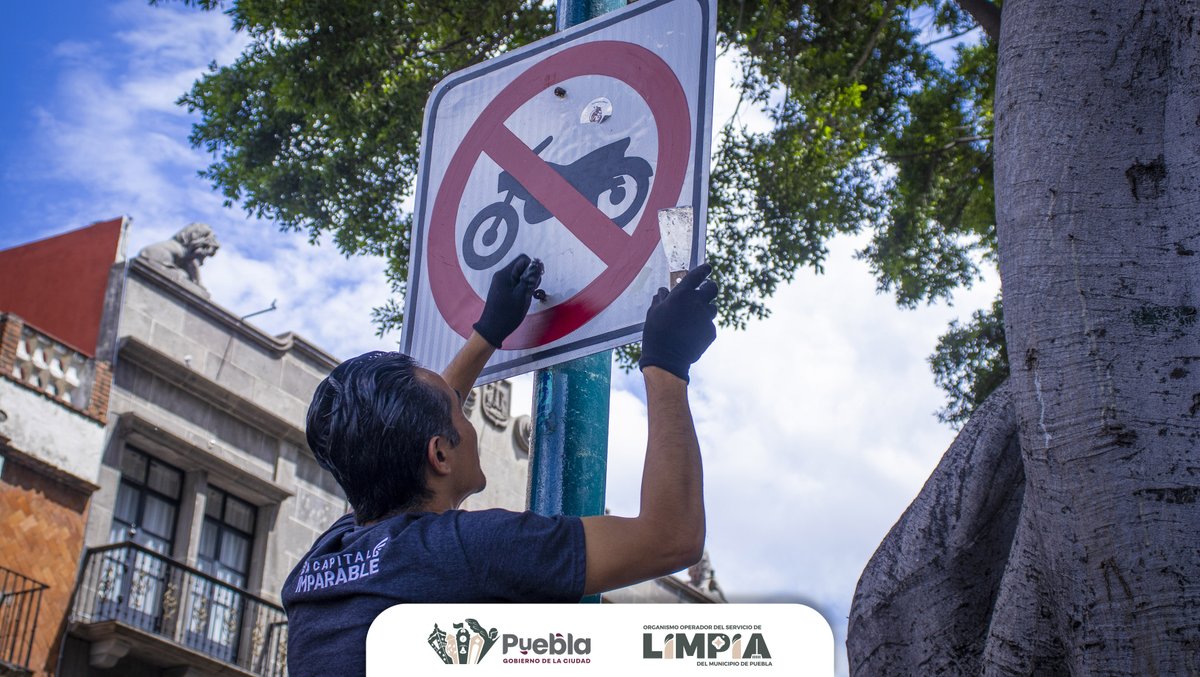 LimpiaPue's tweet photo. 🧹 ¡Por intrucción del Pdte. @pepechedrauimx, el Centro Histórico se transforma!
El #OOSL refuerza labores de limpieza para mejorar la imagen urbana en esta temporada vacacional.

Se realizarán:
✅ Barrido manual y mecánico
✅ Chapeo
✅ Lavado de papeleros
✅ Limpieza de stickers https://t.co/jL1f7UqBCl