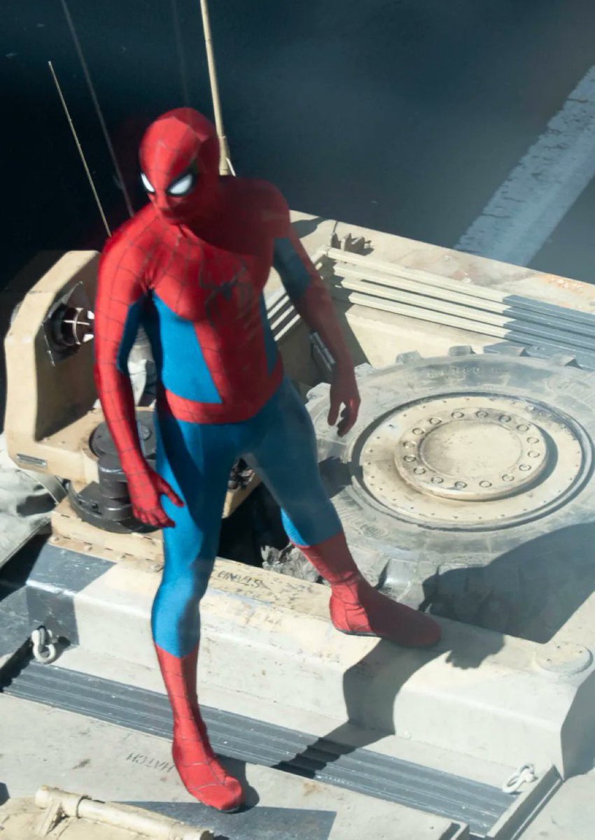 lognacio's tweet image. the genre is set photos from superhero projects that look like citizens snapping candids