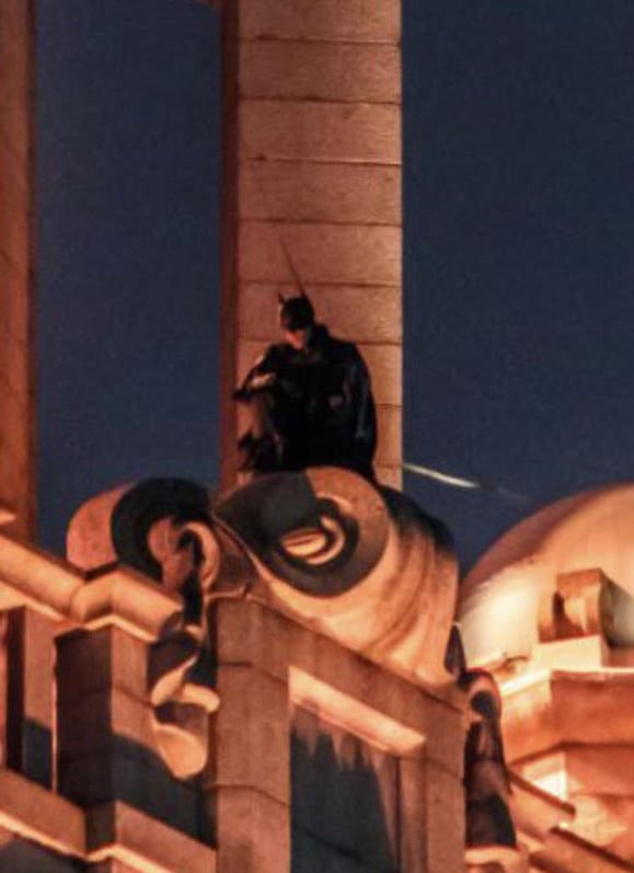 lognacio's tweet image. the genre is set photos from superhero projects that look like citizens snapping candids